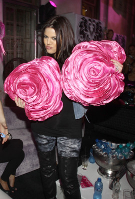 photo 16 in Kardashian gallery [id317885] 2010-12-23 00:00:00
