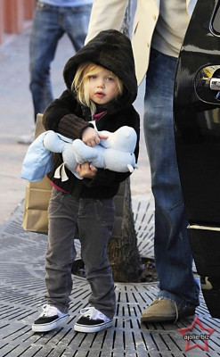 photo 3 in Jolie-Pitt gallery [id204359] 2009-11-24 00:00:00