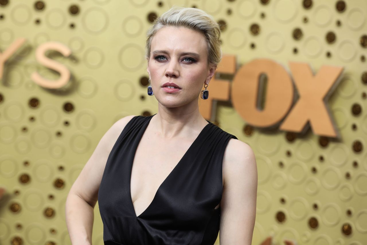 There are 11 more pics in the Kate Mckinnon photo gallery. 