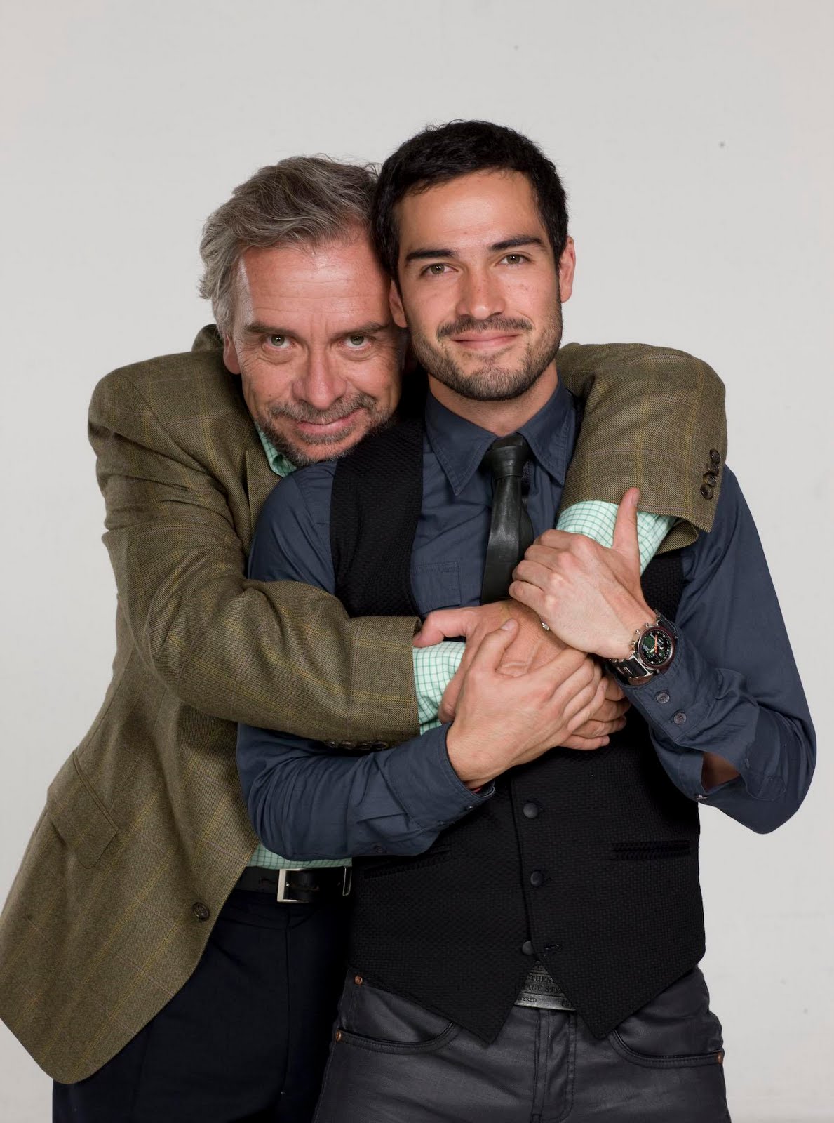 Alfonso Herrera Photo 63 Of 81 Pics Wallpaper Photo 526348 Theplace2