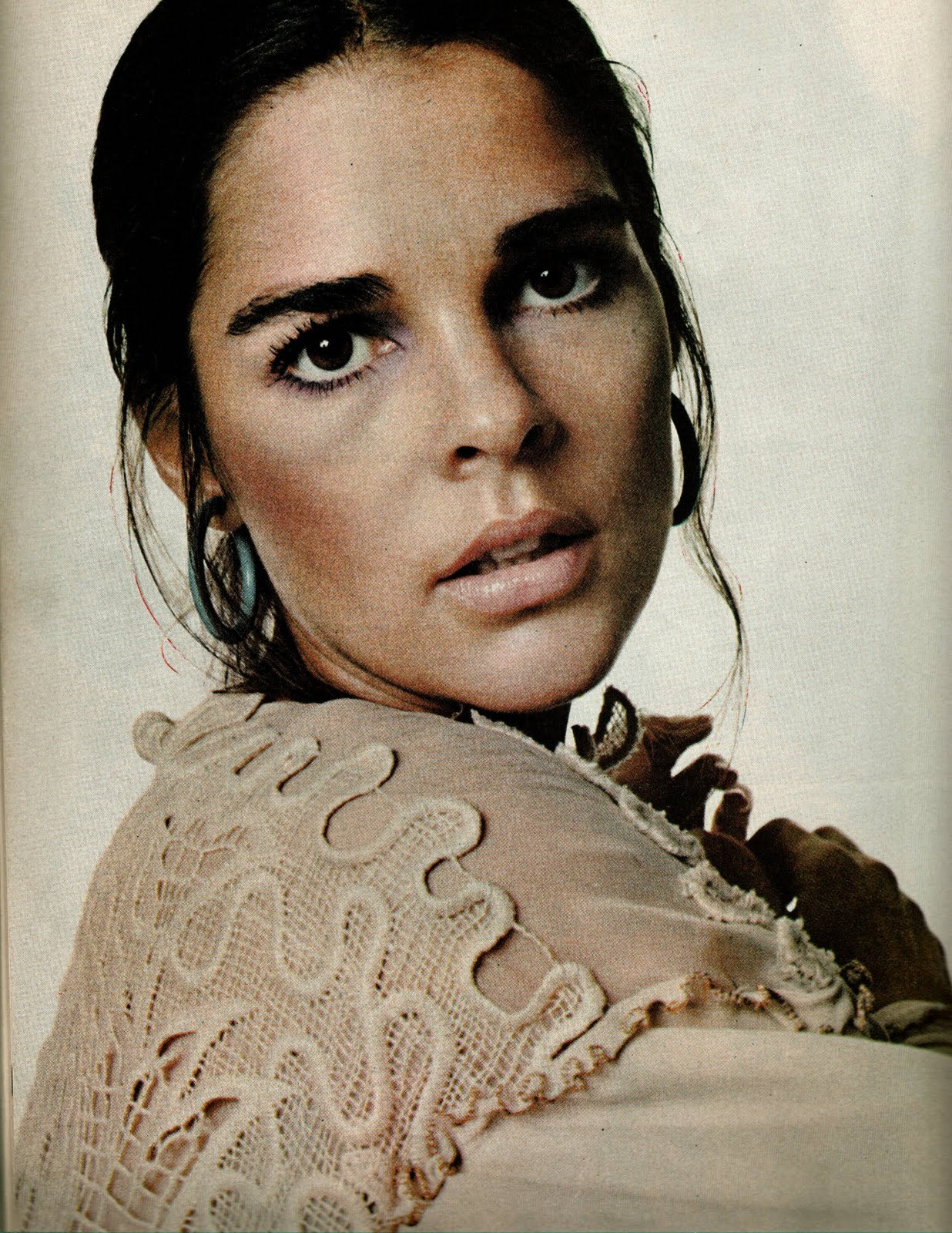 Number of votes: 3. There are 134 more pics in the Ali MacGraw photo galler...