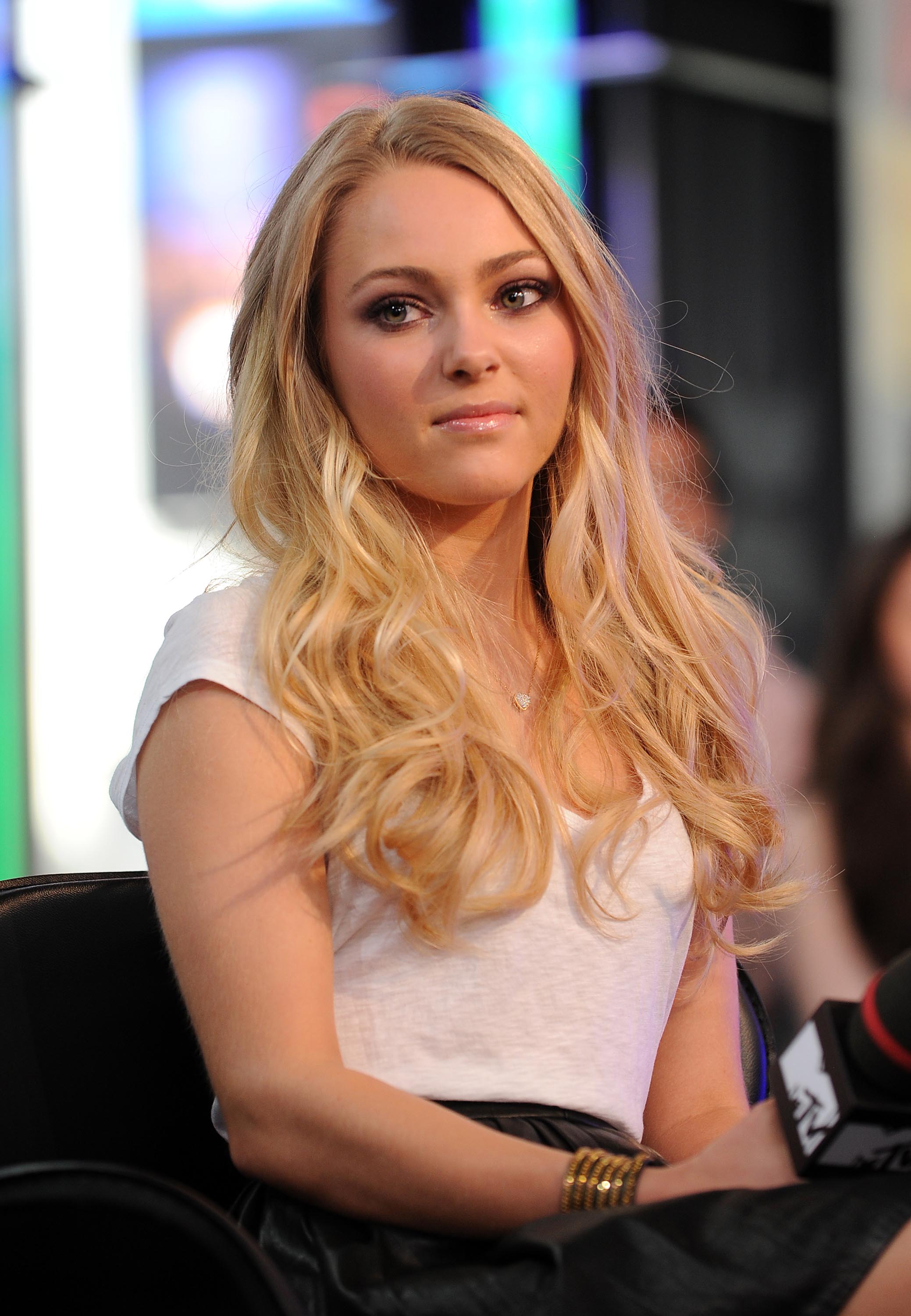 Annasophia Robb Photo 46 Of 647 Pics Wallpaper Photo 366183 Theplace2