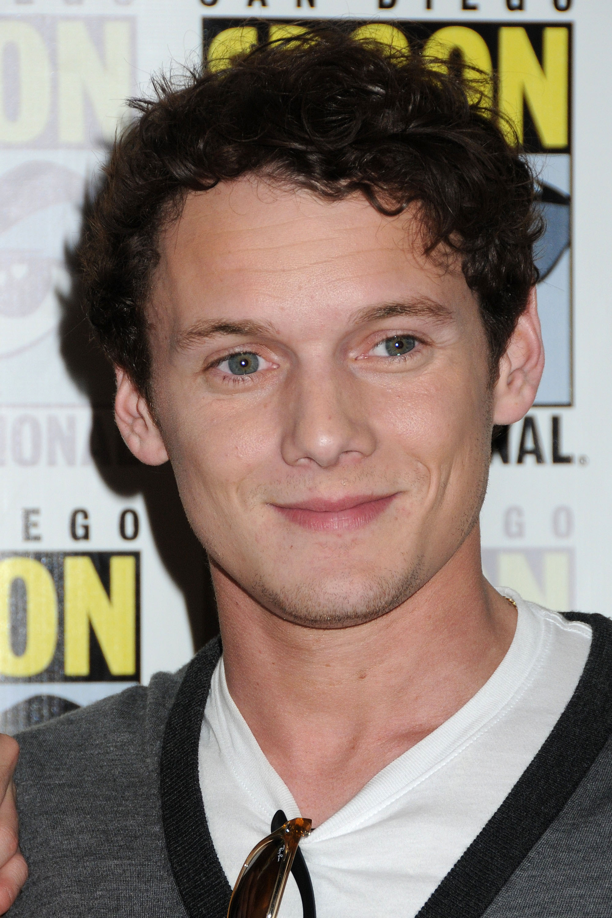 Anton Yelchin photo 26 of 33 pics, wallpaper photo 424297 ThePlace2