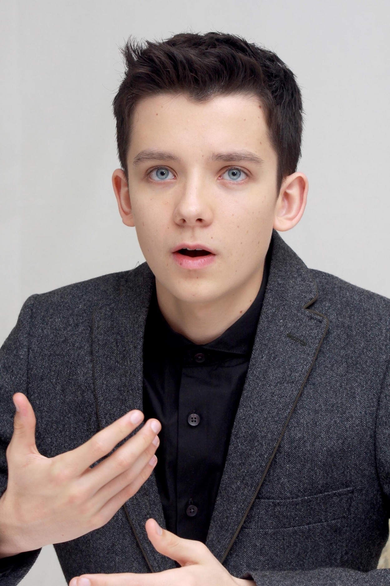 Asa Butterfield photo 14 of 14 pics, wallpaper - photo #673349 - ThePlace2