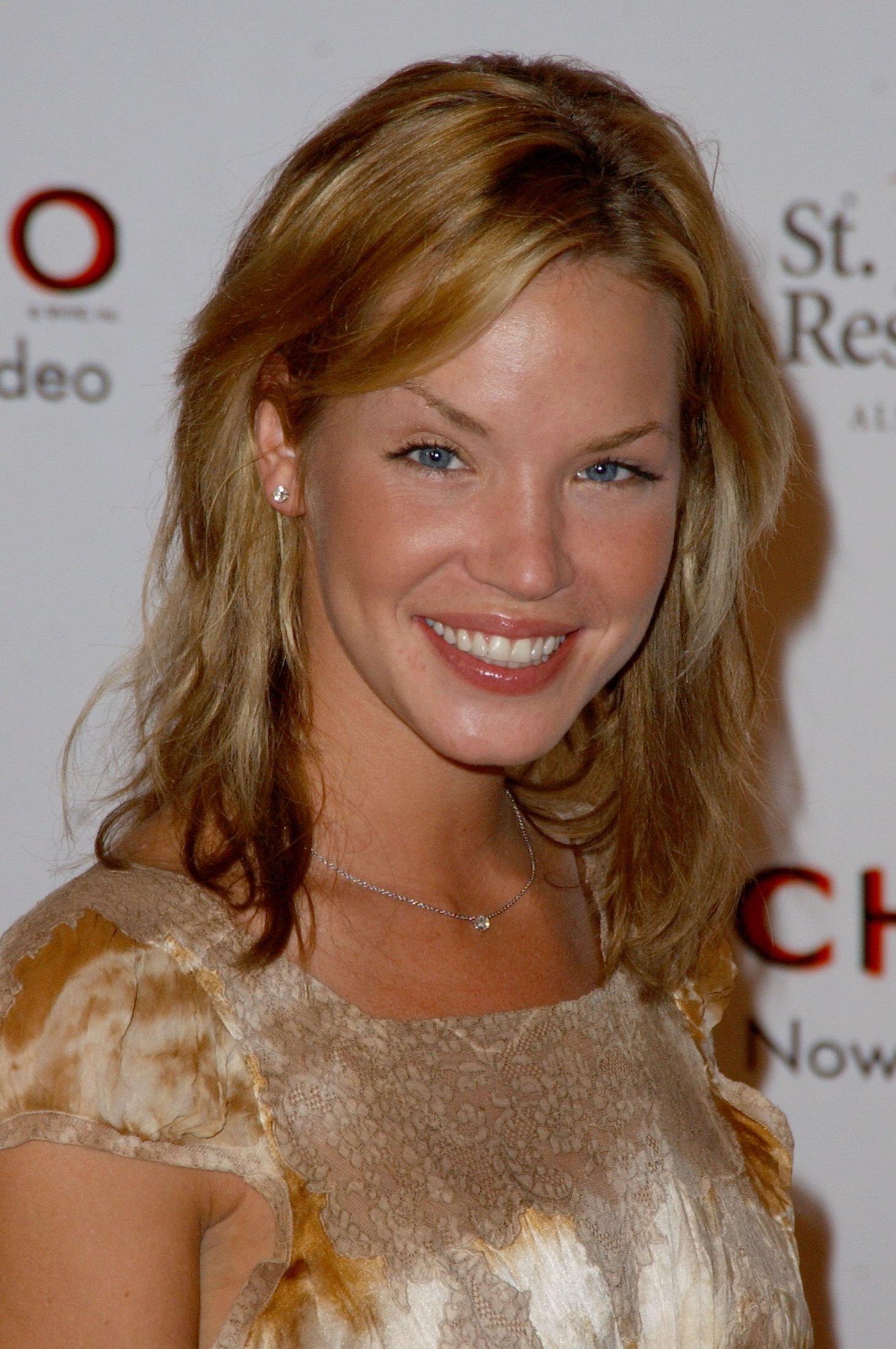 Ashley Scott photo gallery - 44 best Ashley Scott pics 