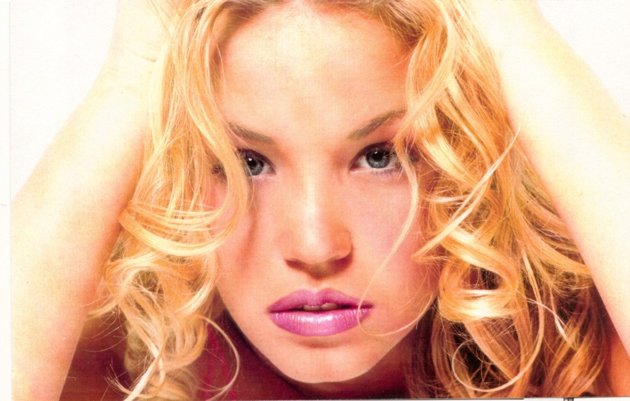 Ashley Scott photo gallery - high quality pics of Ashley 