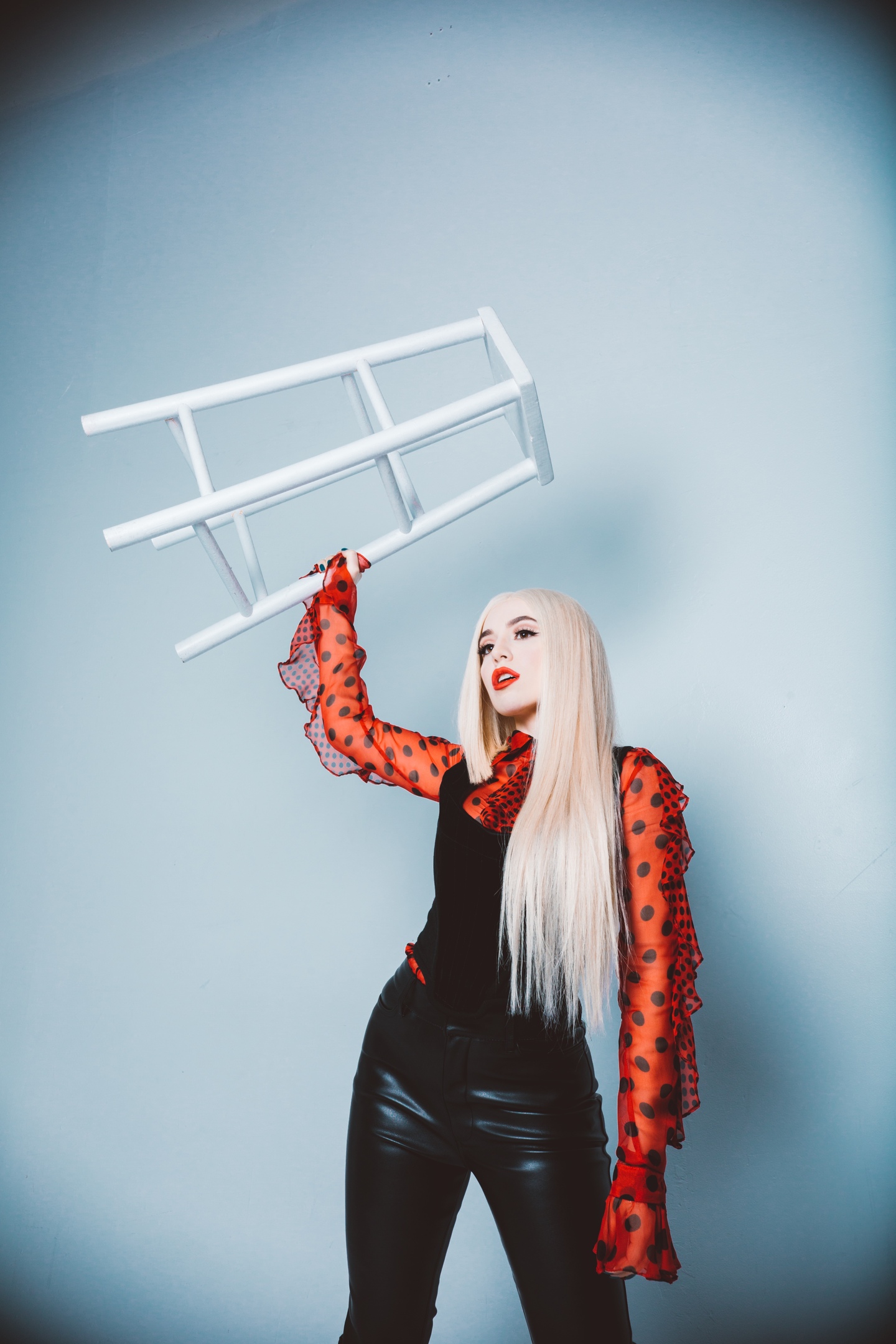 Ava Max Photo 5 Of 15 Pics Wallpaper Photo Theplace2