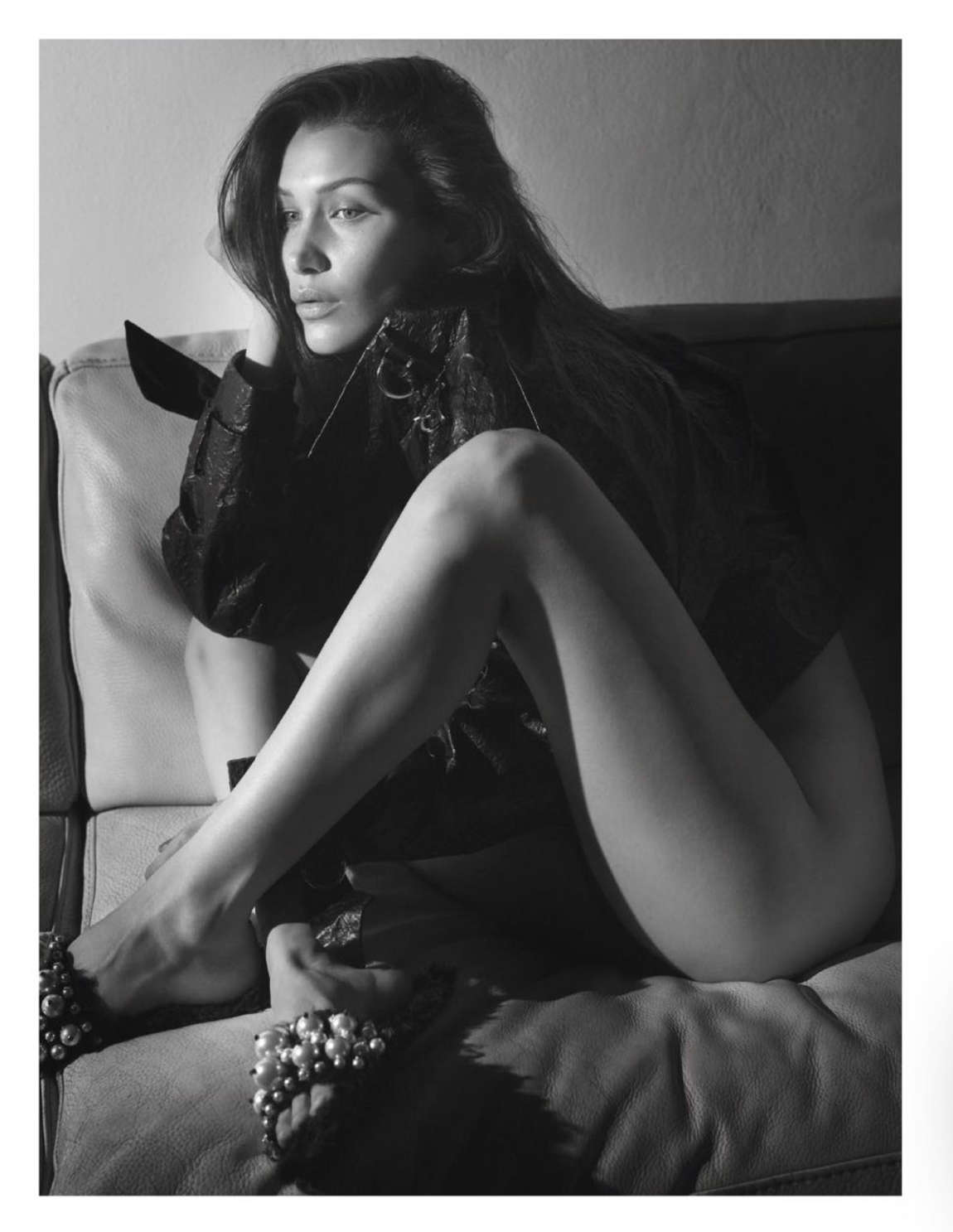 Откровенная фотосессия. Белла Хадид фотосет. Белла Хадид Vogue горячие. Белла Хадид фотосессии голой. Белла Хадид снялась топлес.