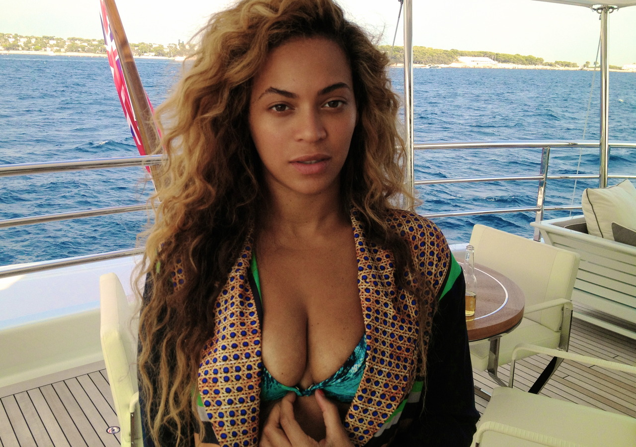 Number of votes: 5. There are 7792 more pics in the Beyonce Knowles photo g...