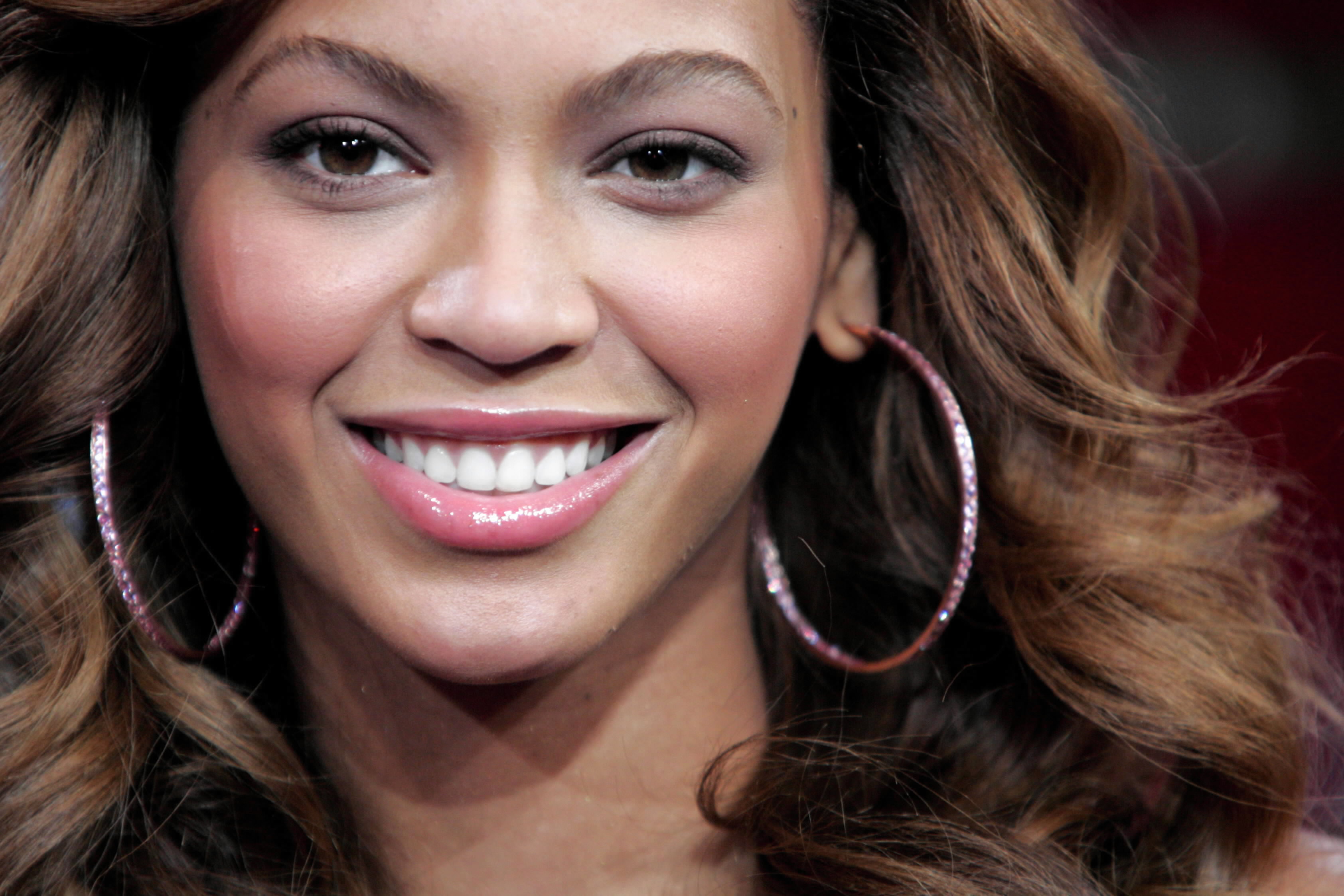 Beyonce 2024 Smiling Lynna Rosalia