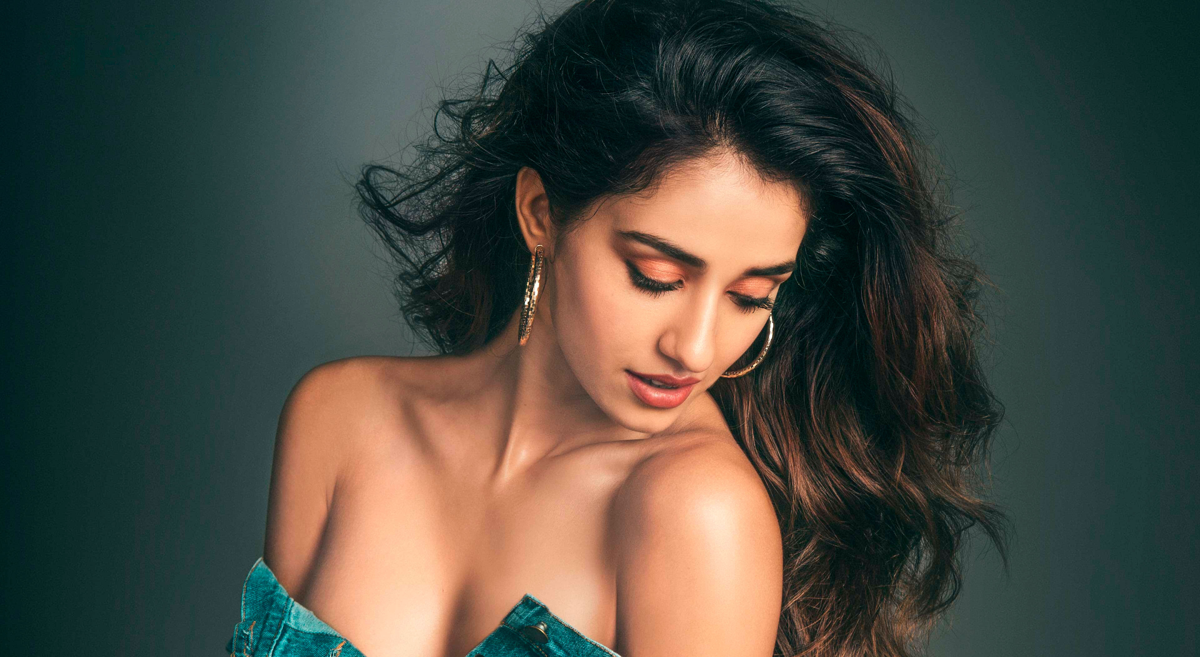 Number of votes: 1. There are 65 more pics in the Disha Patani photo galler...