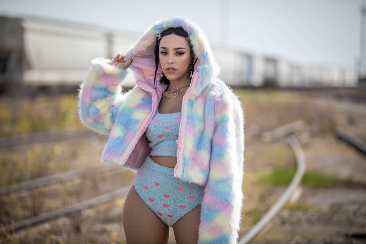 Number of votes: 2. There are 32 more pics in the Doja Cat photo gallery. 