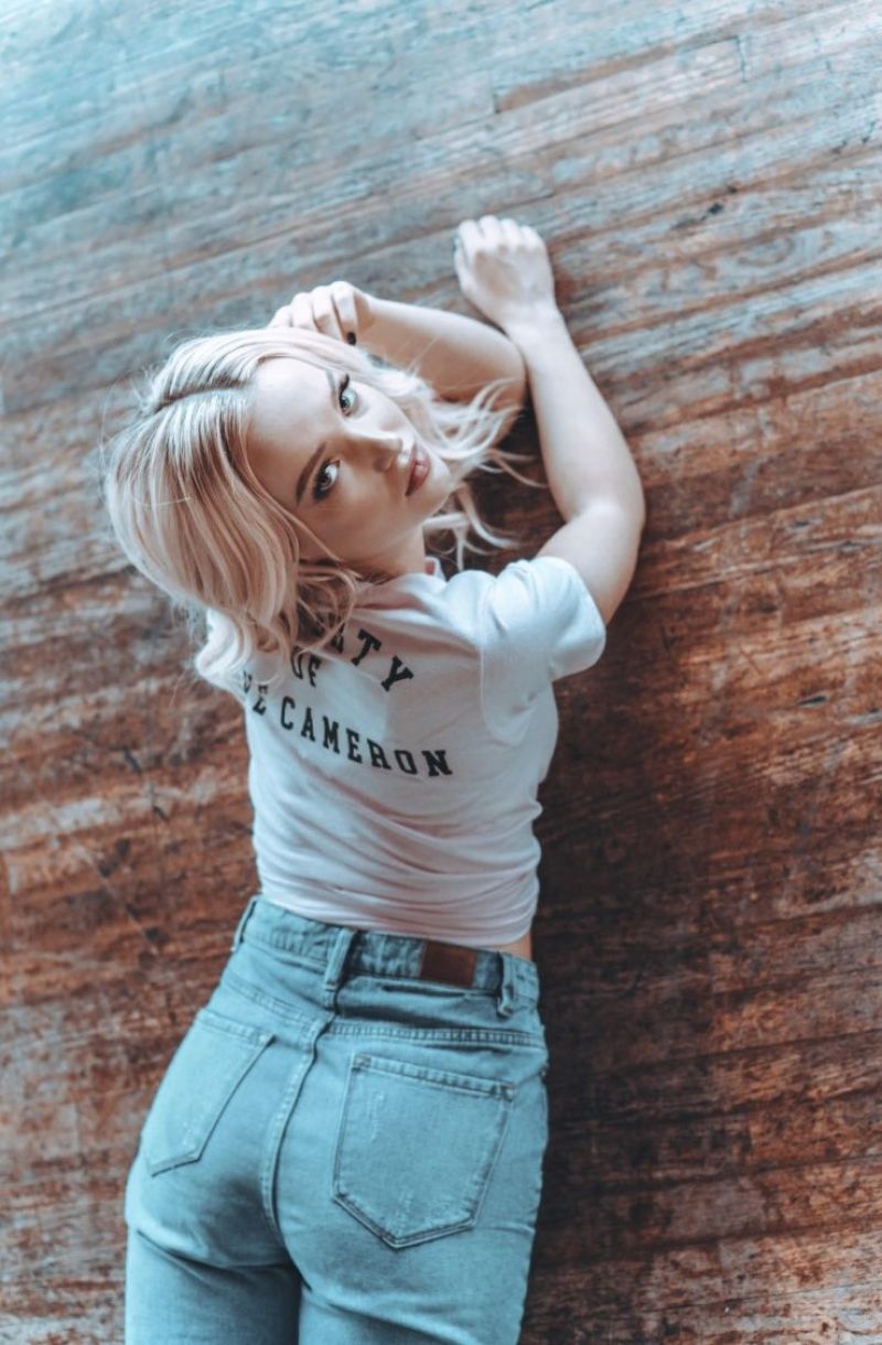 Dove Cameron Photo 312 Of 658 Pics Wallpaper Photo 1075138 Theplace2