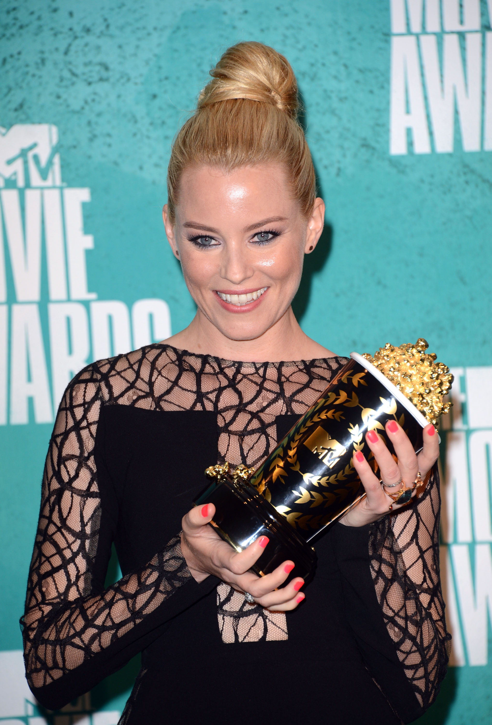 Elizabeth Banks Instagram. 