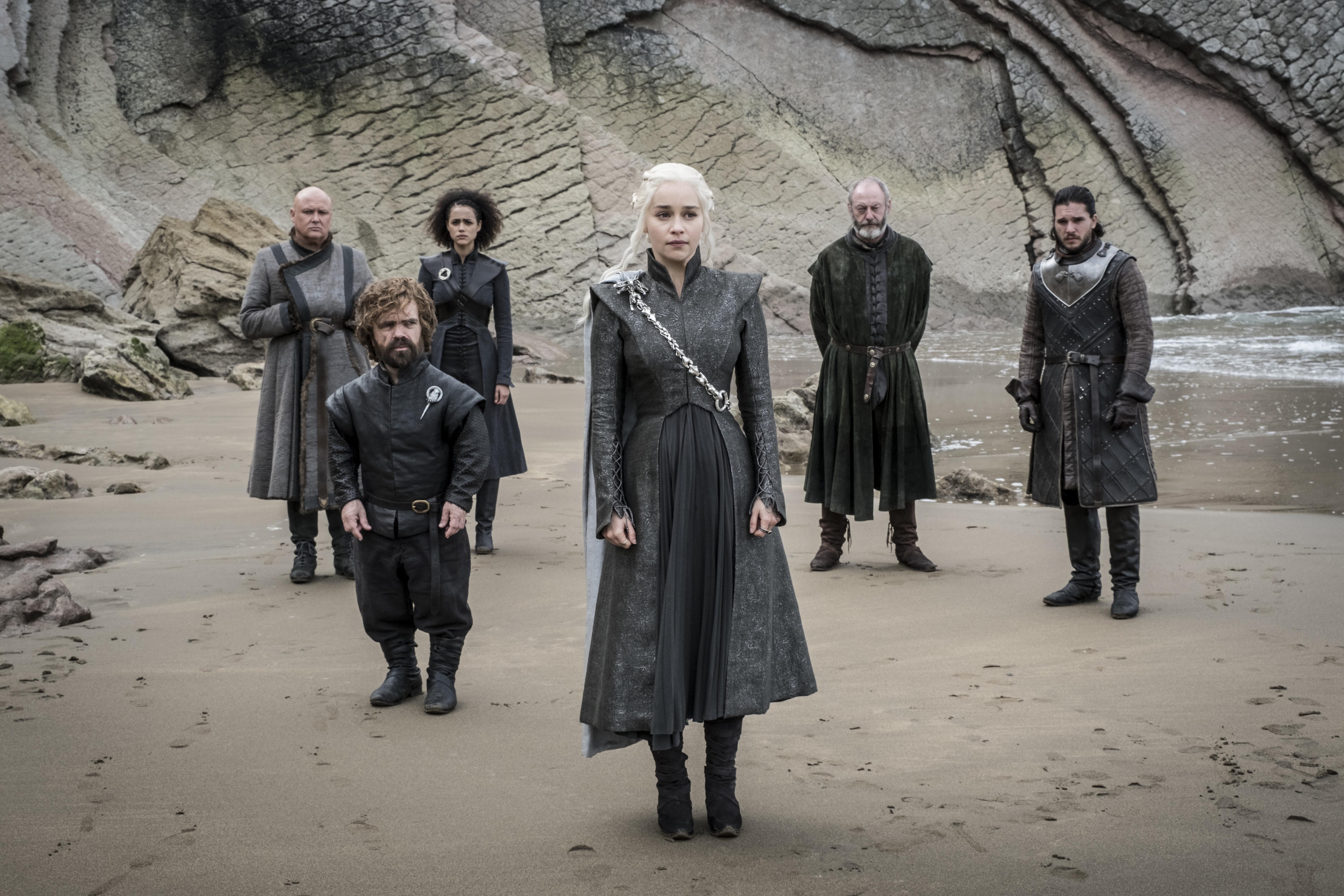 Приквел игры престолов. Игра престолов сериал 2011–2019. Сериал трон престолов. Тирион Ланнистер и Дейенерис. Игра престолов кадры из сериала.