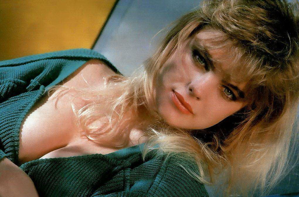 Erika Eleniak photo #343674.