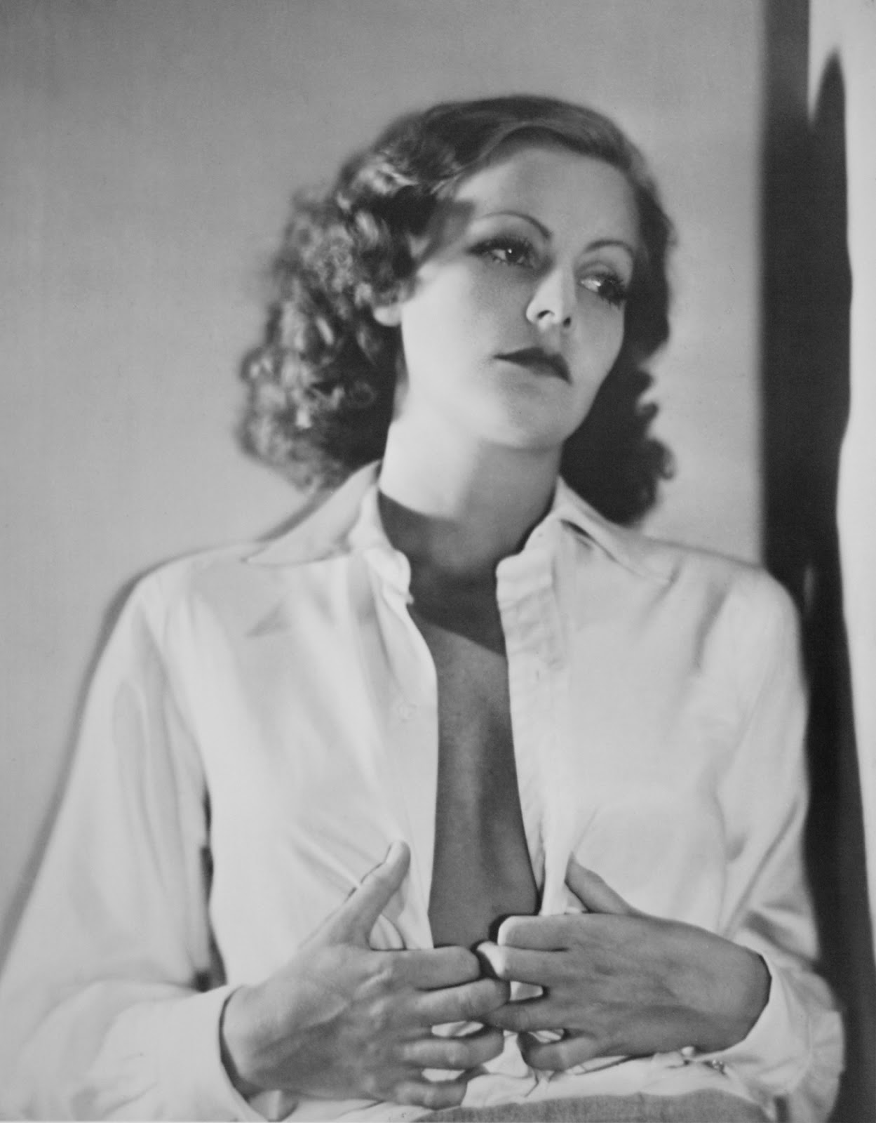 Greta Garbo photo gallery.