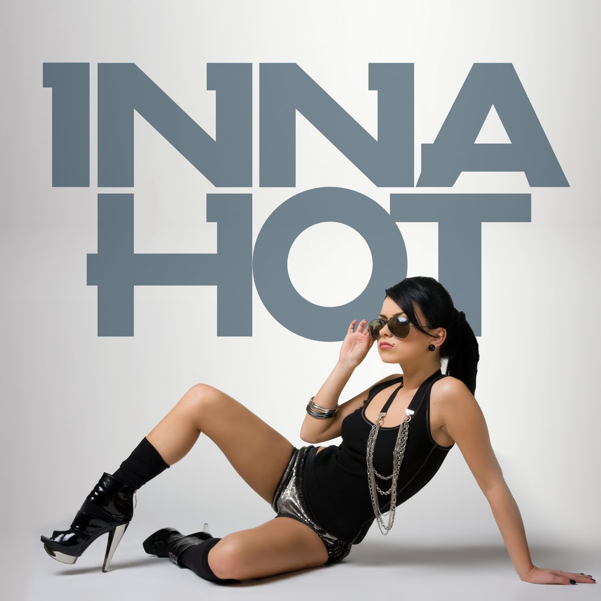 Румынская певица Inna хот