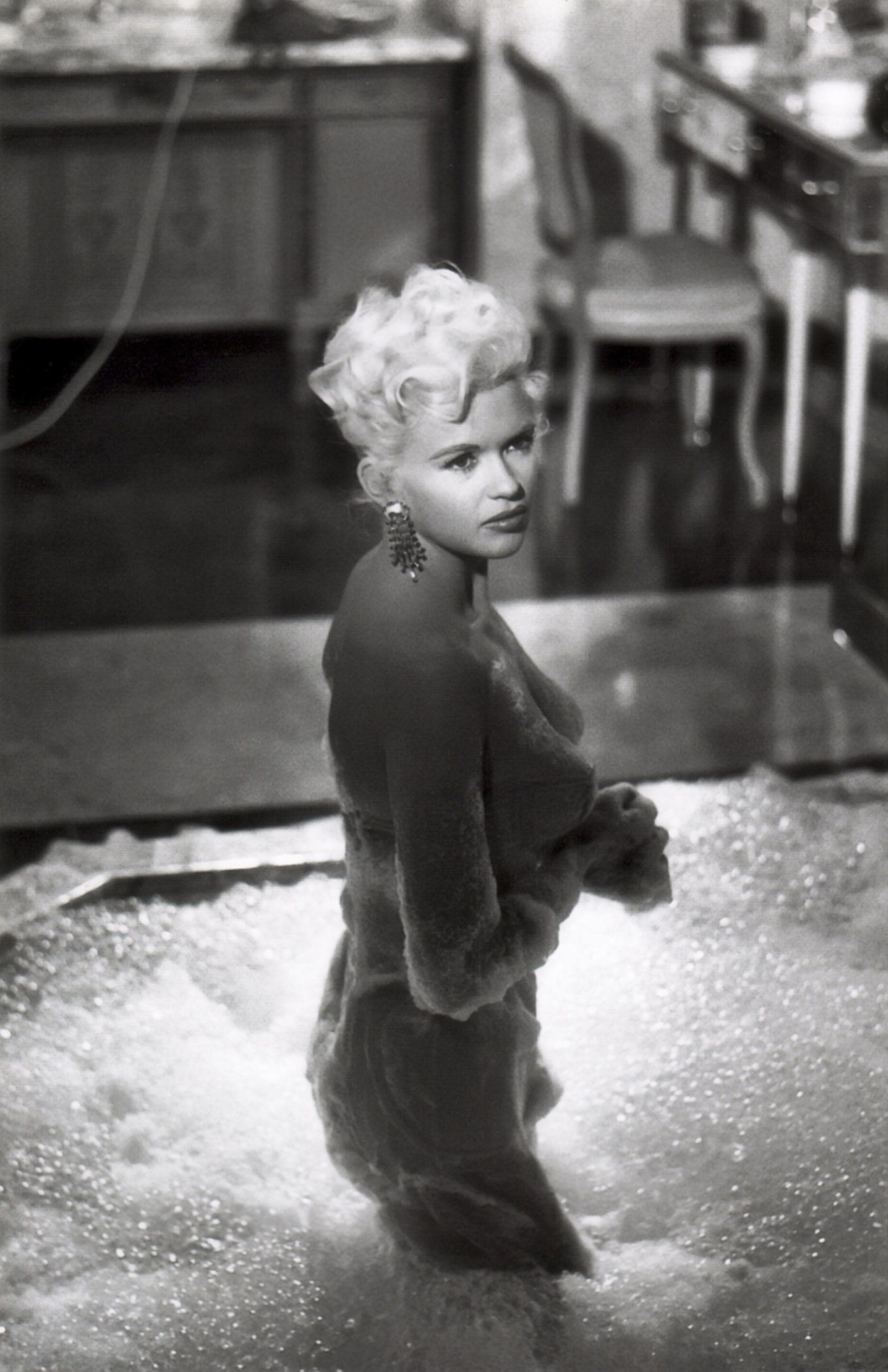 Jayne Mansfield: Her Tragic Death, Hollywood Life, and Lasting Impact
