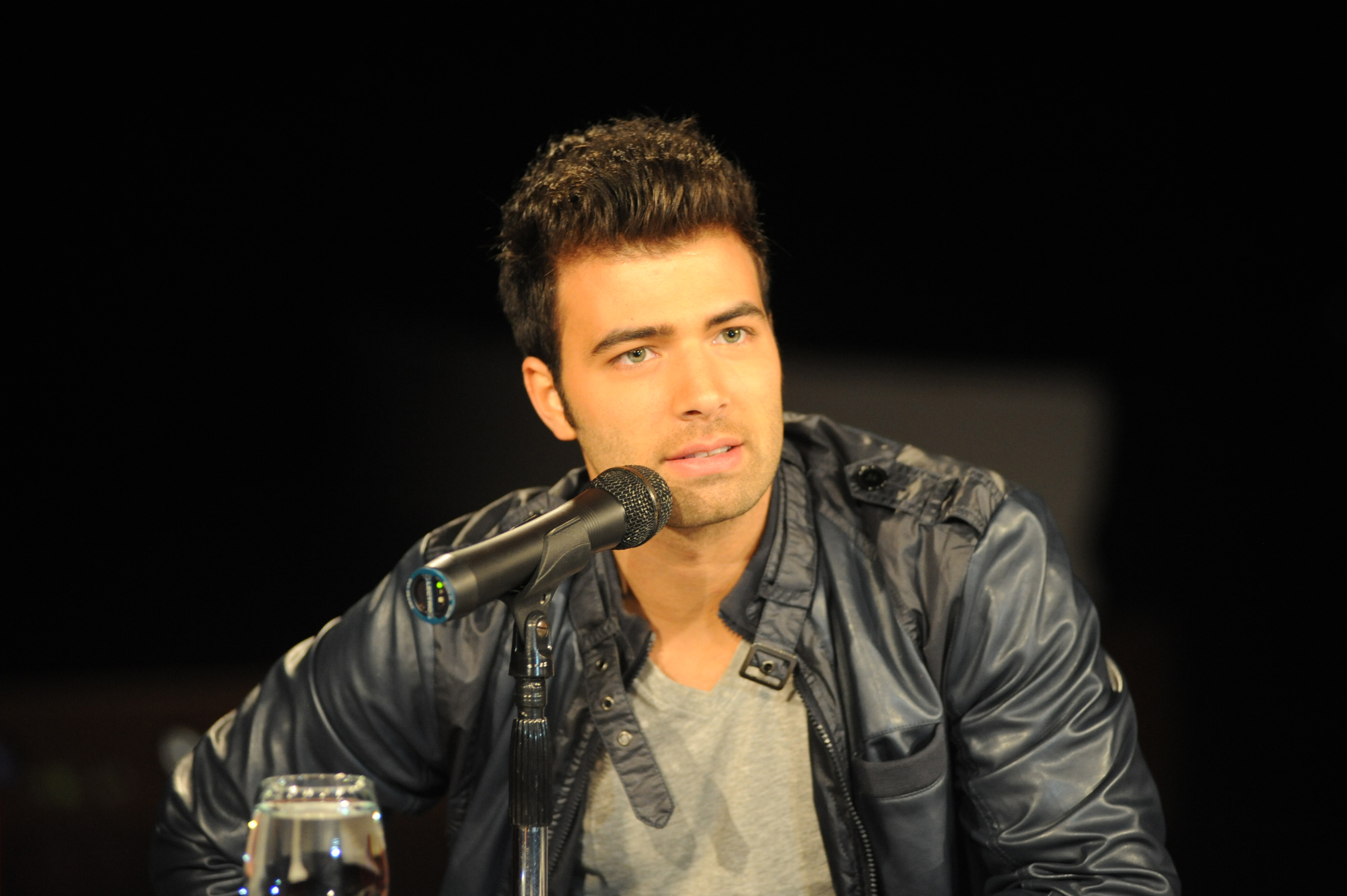 Photo of Jencarlos Canela #549985. 