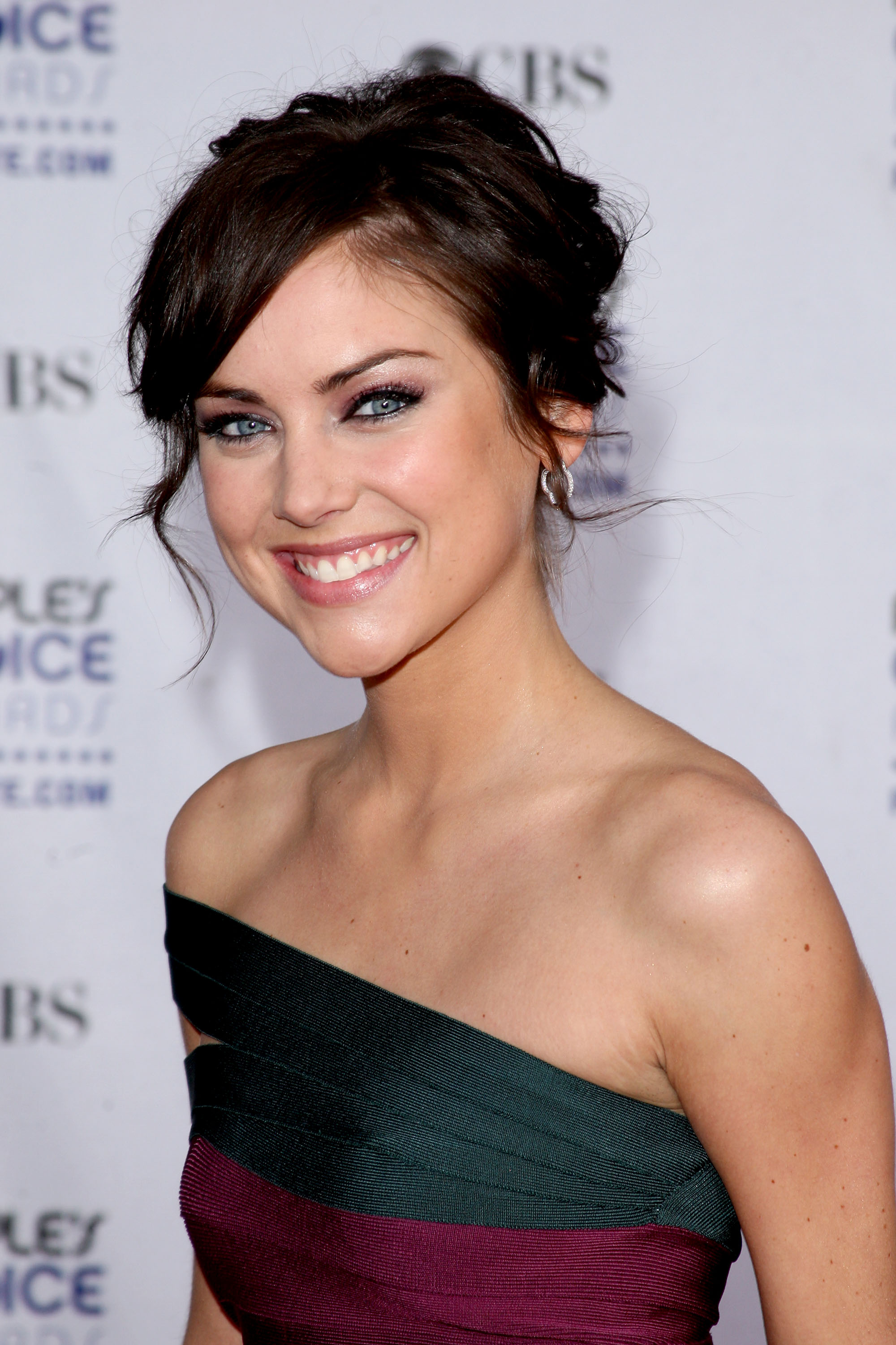 Number of votes: 2. There are 298 more pics in the Jessica Stroup photo gal...
