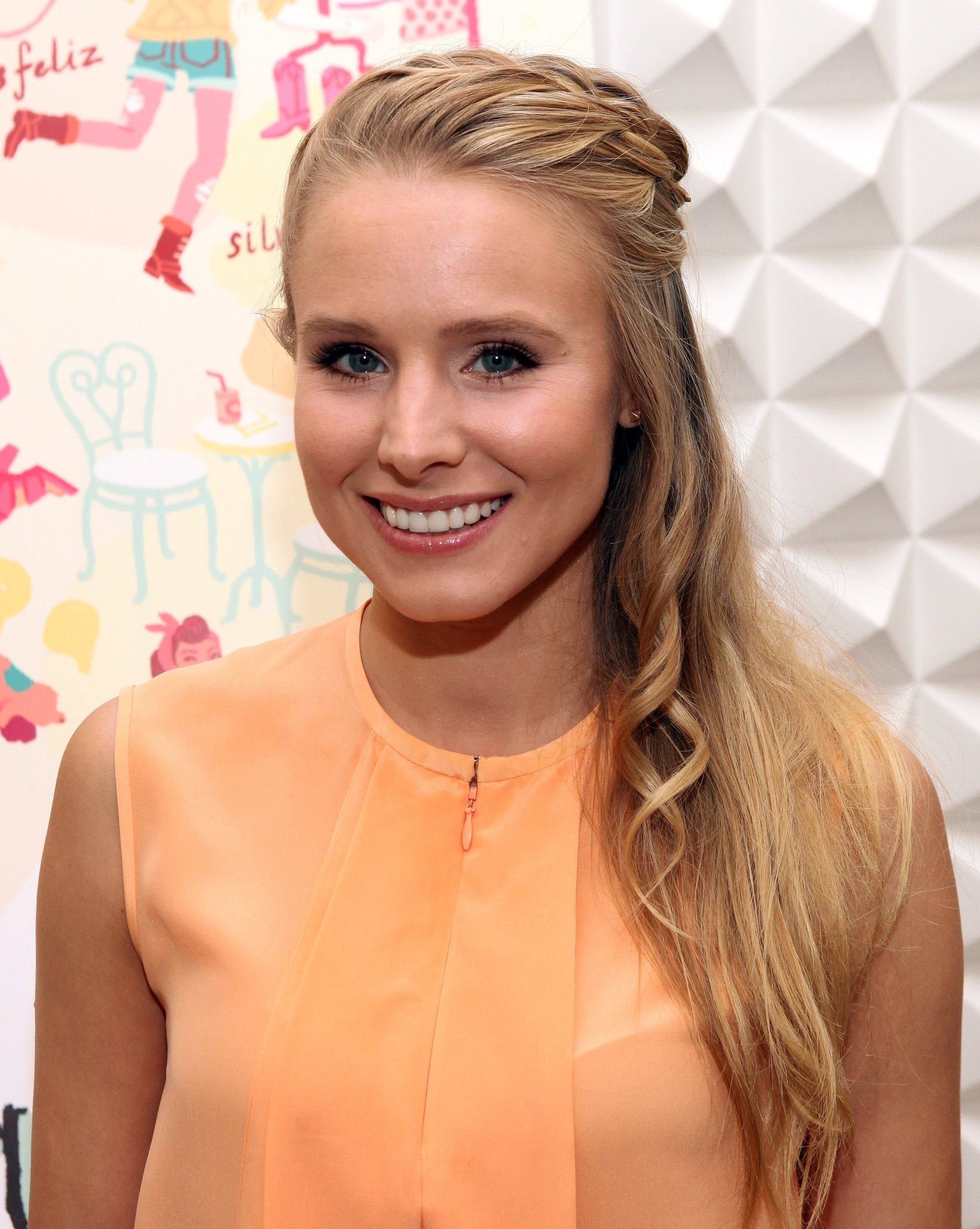 Kristen Bell photo gallery.