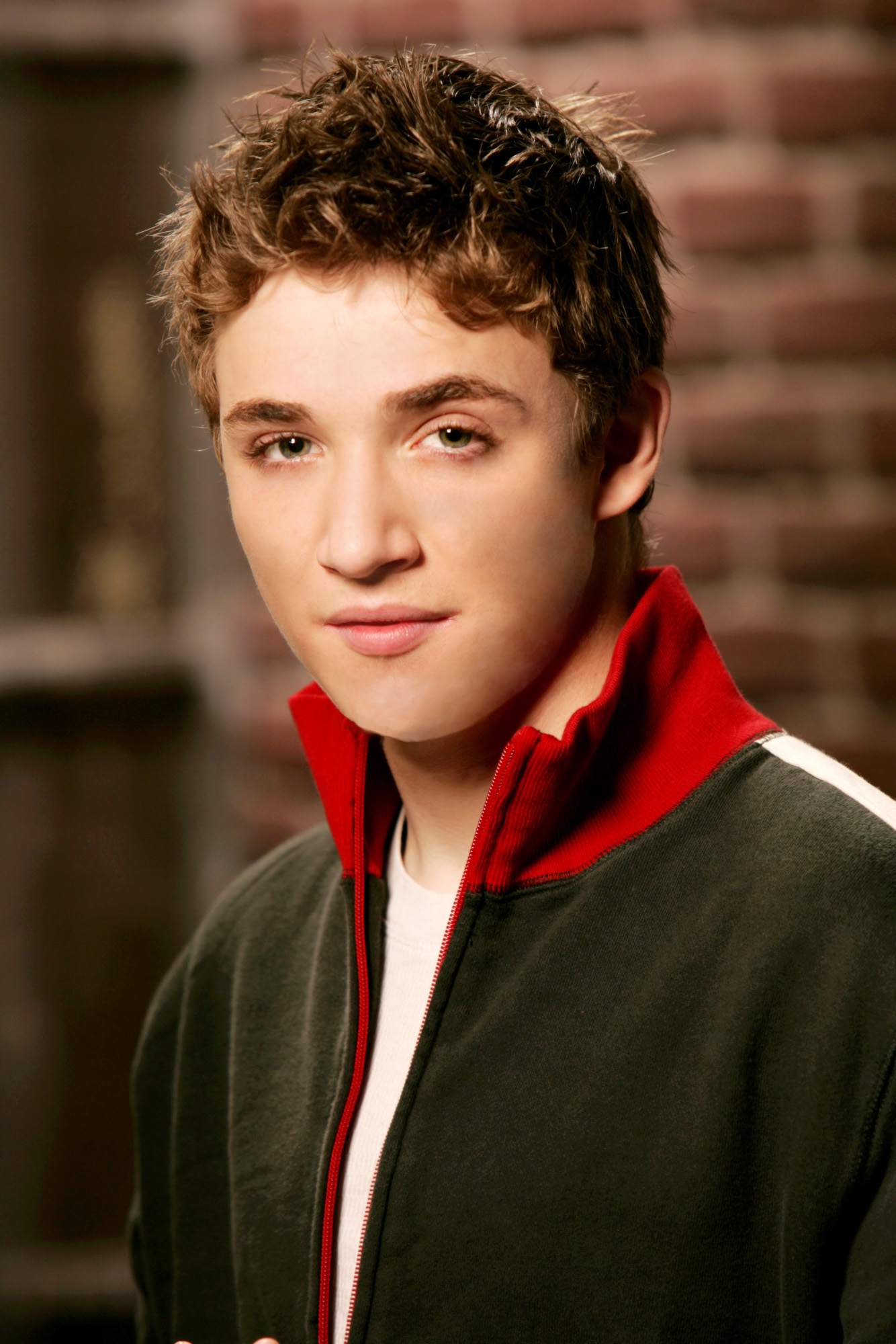 Kyle Gallner photo gallery - high quality pics of Kyle Gallner | ThePlace