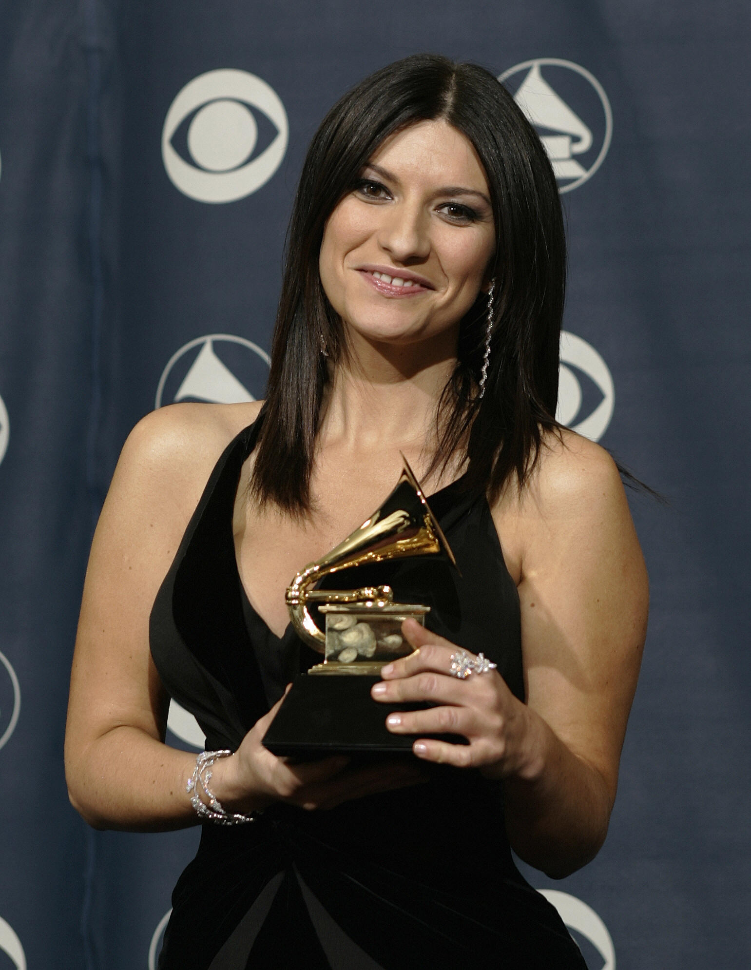 Laura Pausini Photo 17 Of 25 Pics Wallpaper Photo 368323 Theplace2