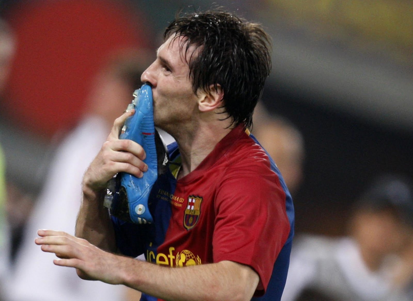 Hãy chiêm ngưỡng bức ảnh Lionel Messi đầy xuất sắc và sự nghiệp đỉnh cao của anh ấy trên sân cỏ. Anh là một trong những cầu thủ vĩ đại nhất thế giới và bức ảnh này sẽ khiến bạn thấy được tài năng đặc biệt của anh ta.