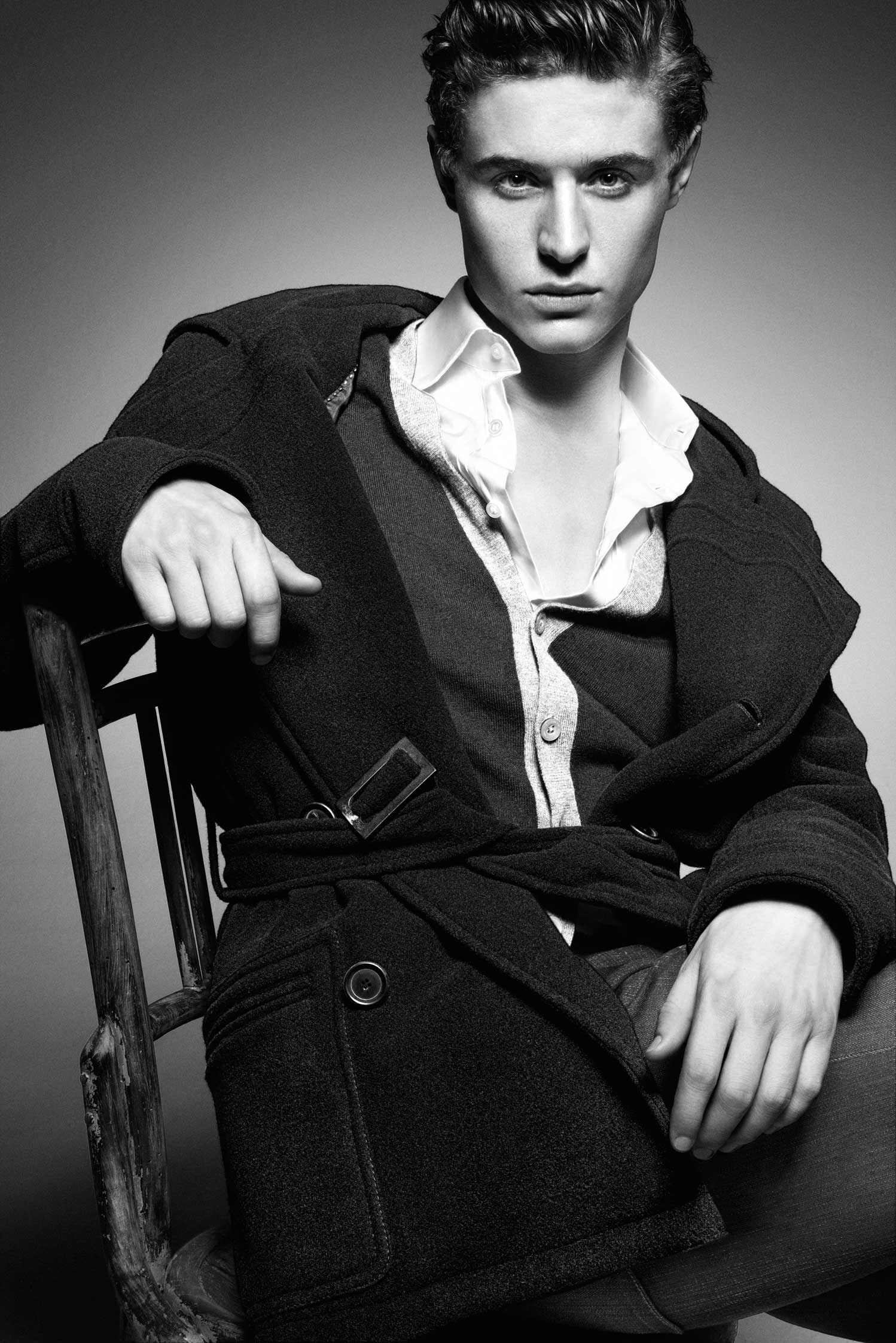 Max Irons photo gallery - high quality pics of Max Irons | ThePlace