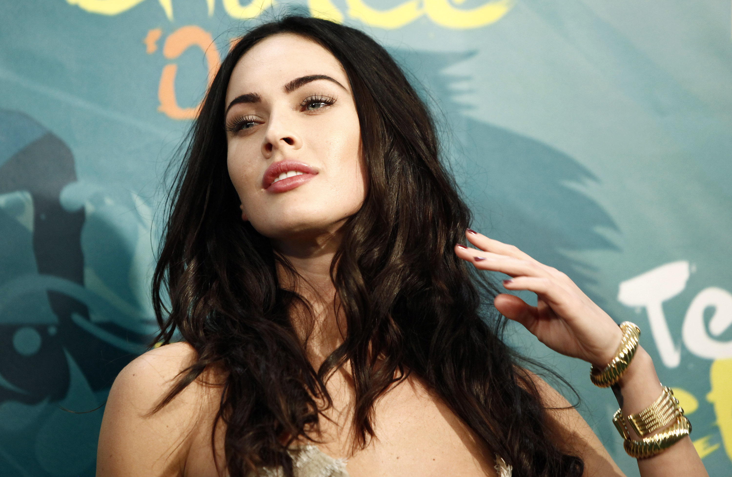 There are 14895 more pics in the Megan Fox photo gallery. 