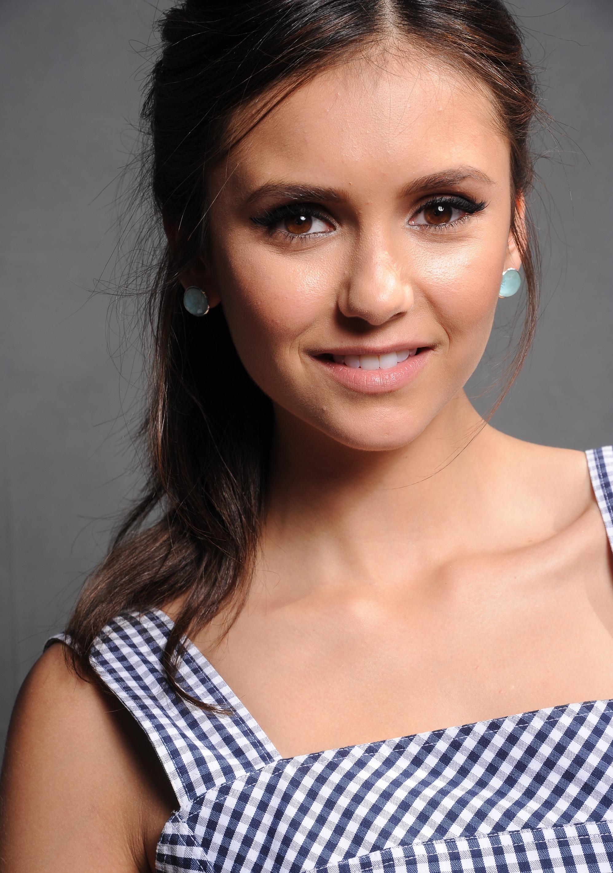 Nina dobrev фото