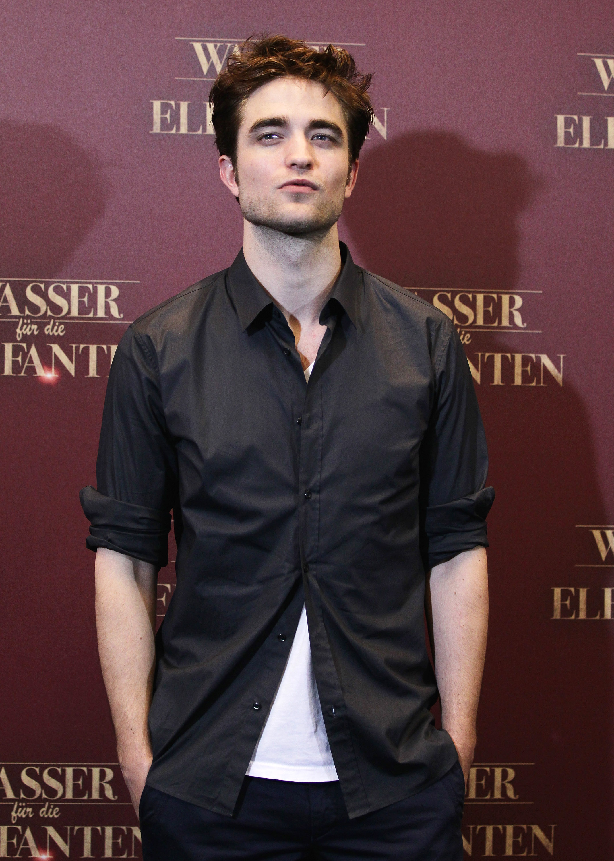 Number of votes: 6. There are 804 more pics in the Robert Pattinson photo g...