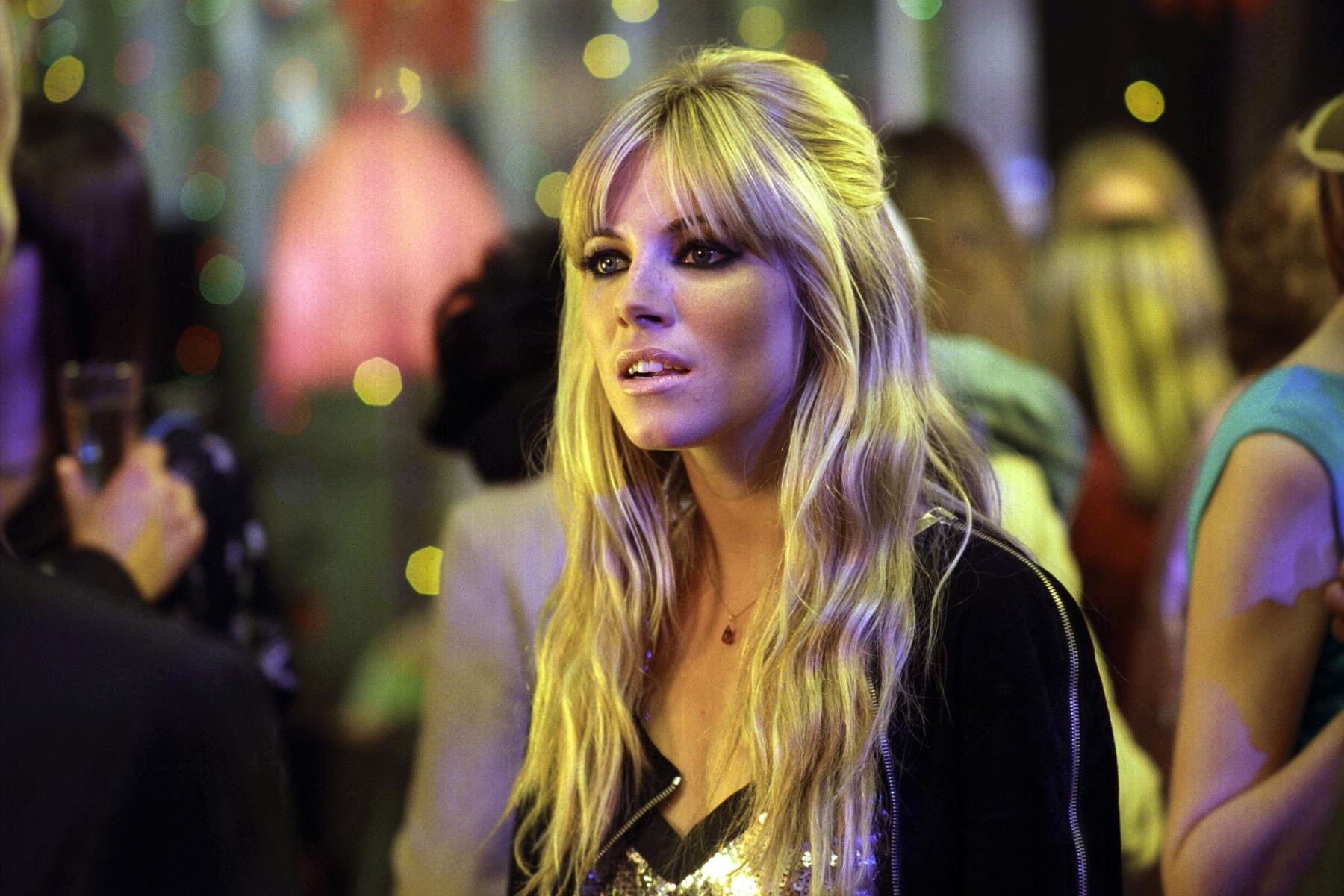 Number of votes: 2. There are 1556 more pics in the Sienna Miller photo gal...