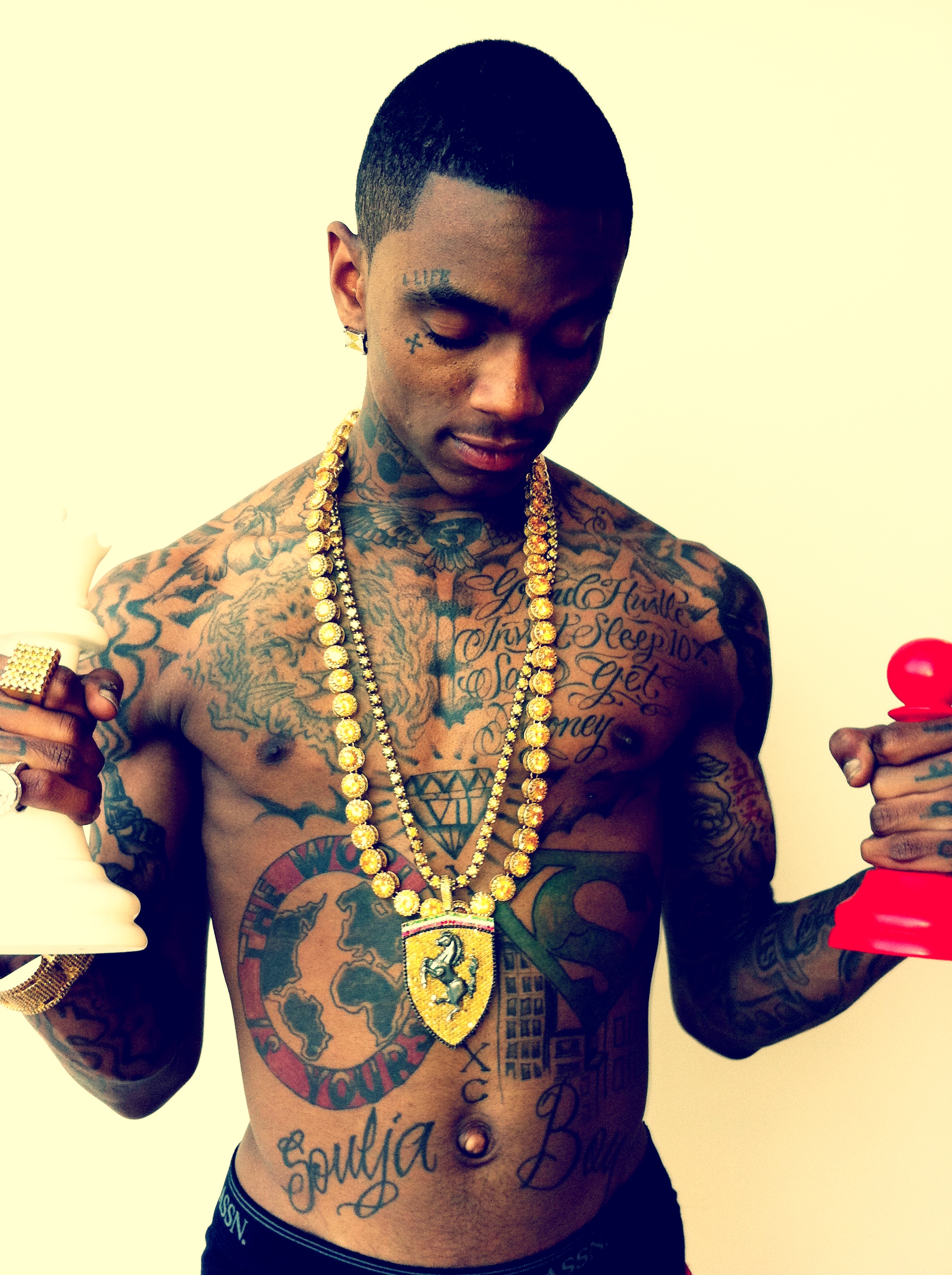 Number of votes: 5. There are 11 more pics in the Soulja Boy photo gallery....