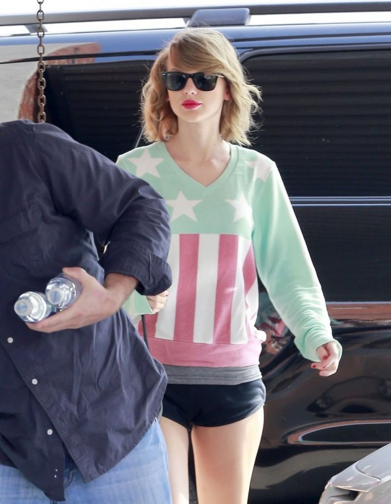 10+ Camel Toe Taylor Swift Images