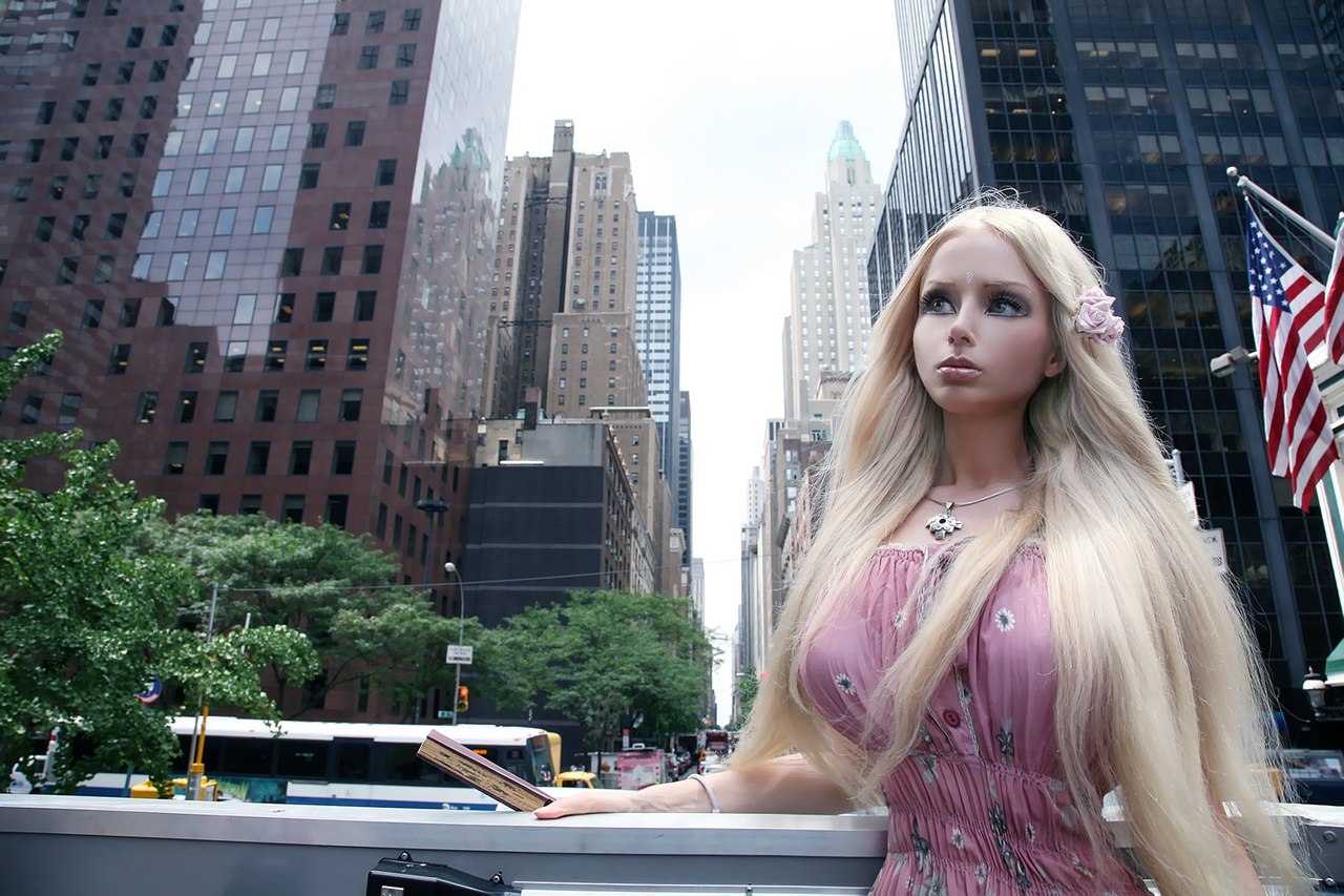 Number of votes: 6. There are 78 more pics in the Valeria Lukyanova photo g...
