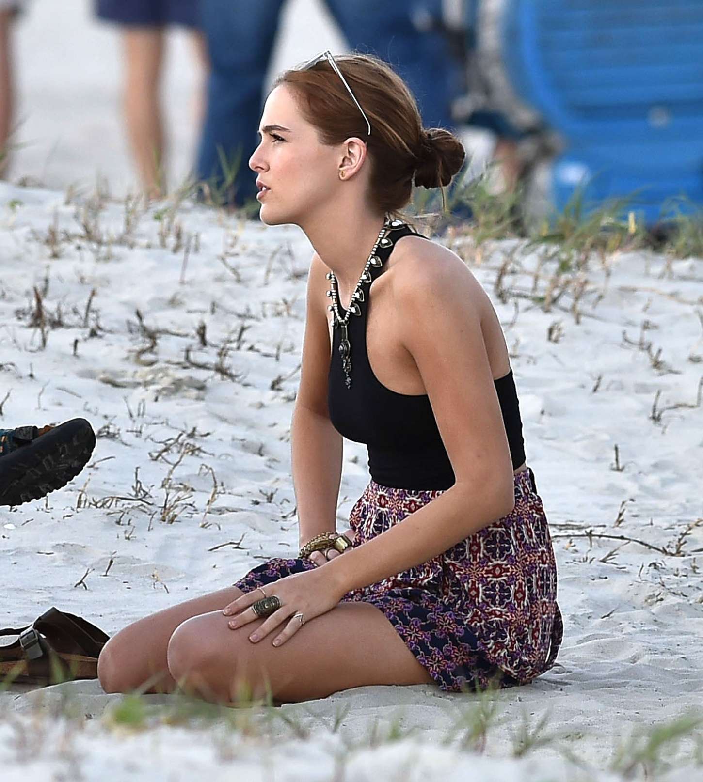 Number of votes: 4. There are 1356 more pics in the Zoey Deutch photo galle...