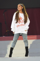 Ariana Grande photo #