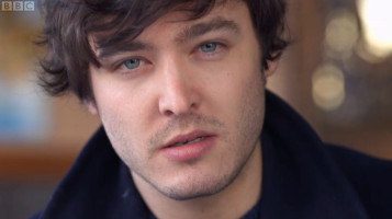 Alexander Vlahos photo #