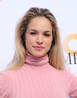 Alexis Knapp photo #