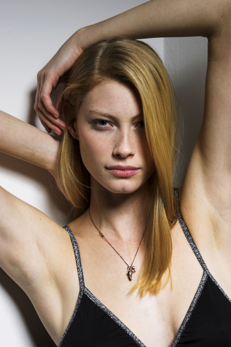 Alyssa Sutherland: pic #77139