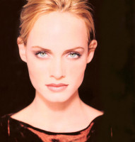 Amber Valletta photo #