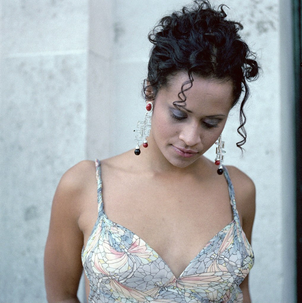 Angel Coulby: pic #596348