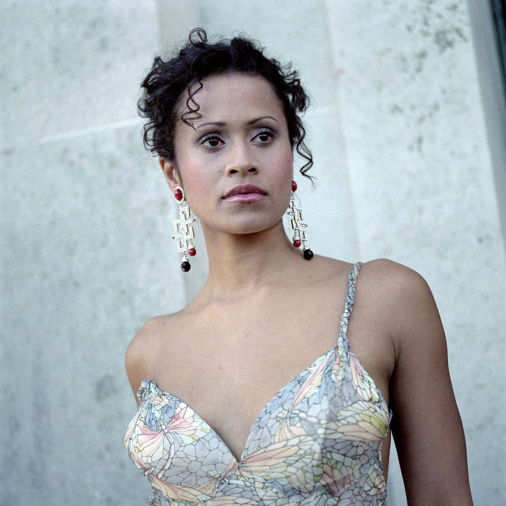 Angel Coulby: pic #596352