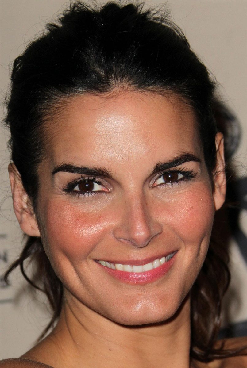 Angie Harmon: pic #301941