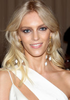 Anja Rubik photo #