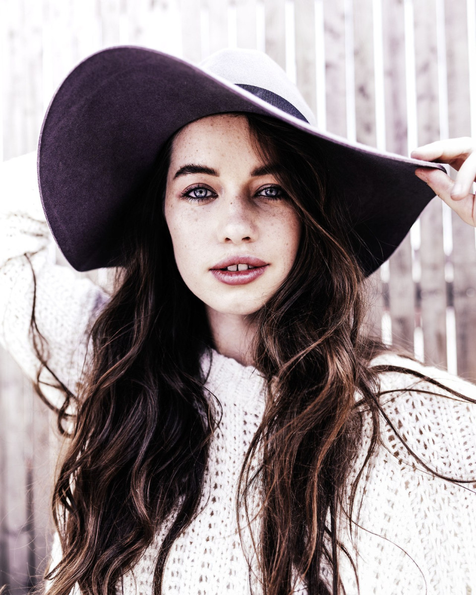 Anna Popplewell: pic #737650