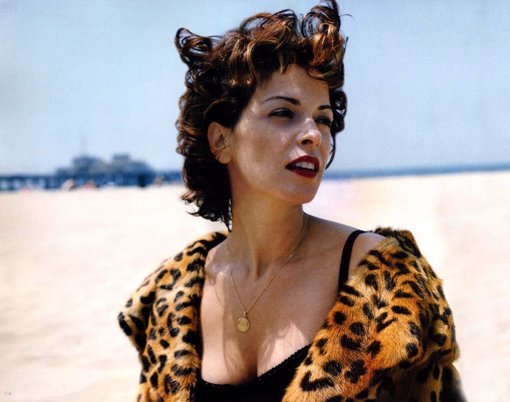 Annabella sciorra photos