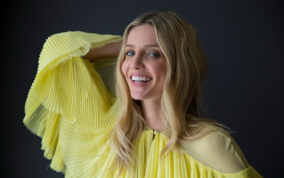 Annabelle Wallis photo #